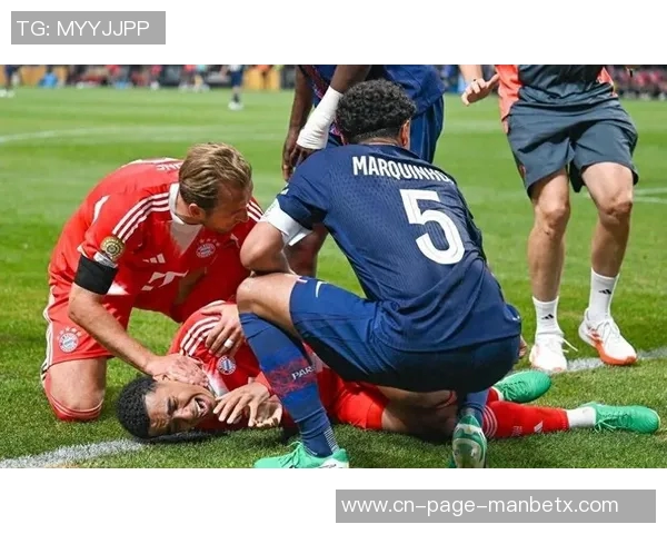 卡尔伤情恢复回归训练拜仁全队仅穆西亚拉缺席合练 卡尔伤情恢复回归训练拜仁全队仅穆西亚拉缺席合练