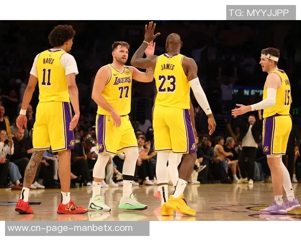 里夫斯称赞詹姆斯训练状态良好期待他强势回归球队 里夫斯称赞詹姆斯训练状态良好期待他强势回归球队